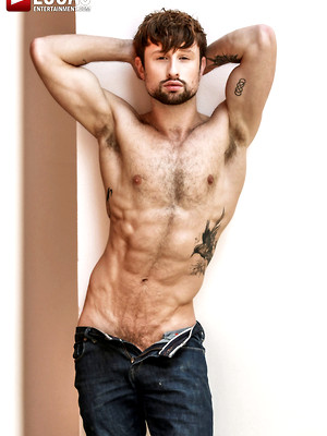 Gay porn pics Muscle hunk Drew Dixon showing his perfect body