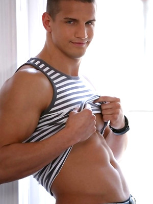 XXX gay photos of Nigel - the hot muscled stud