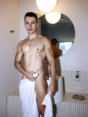 Free gay porn pics with Eric Rey & Roman Todd fuck
