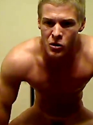 Hot gay sex pics with Swole Ass White Dude Beats That Meat