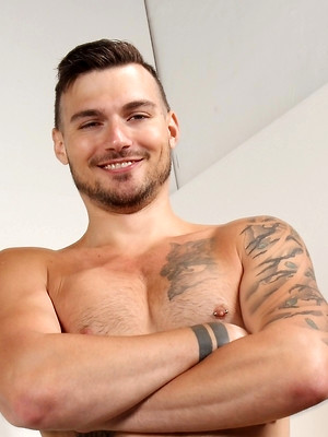 Gay porn pics 3943 Hunter Styles solo