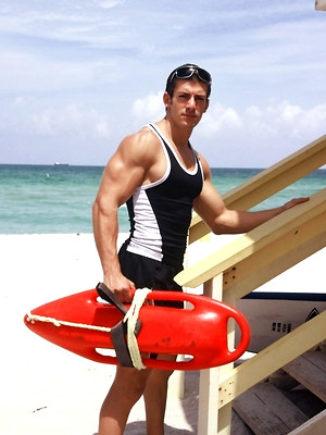 Free gay porn pics with Sexy Zack Johnathan shows off his body on the beach