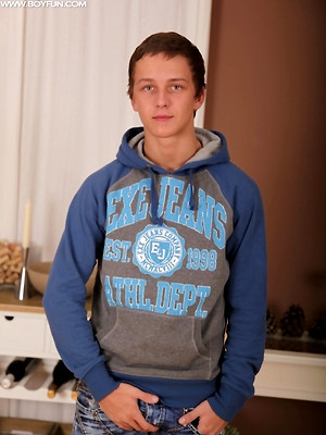 Hot gay sex pics with Super cute college boy Thomas Swings busts a nut.