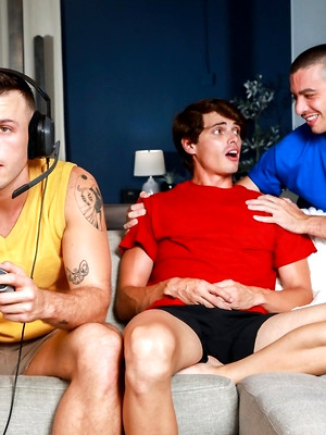 Free gay porn pics with Muscular gay amateurs undress and bang hard in bareback couch action