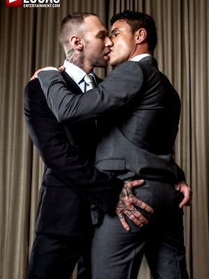 Gay porn pics Rafael Carreras bottoms for Dylan James