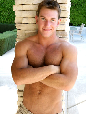 Free gay porn pics with Muscled stud Colin posing naked