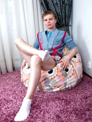 Twinks xxx pics - Uncut blond twink loves to play with it!