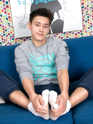 Gay porn pics Leo Spurts Some Twink Cum Solo