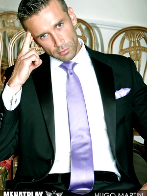 Free gay porn pics with Hot hunk Hugo Martin shows cock