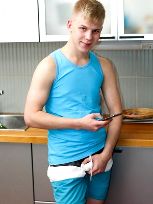 Hot gay sex pics with A dick pic from a friend has this teen boy wanking