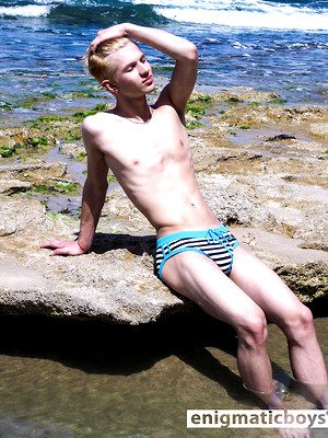 Free gay porn pics with Jess - South beach