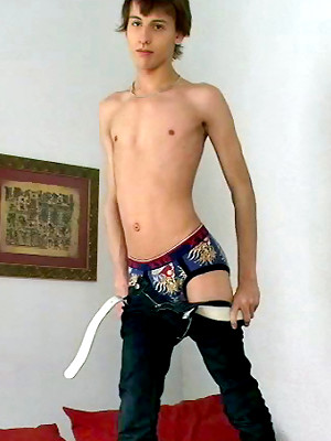 Hot twinks porn pics - Cute gay boy Brent Lockhart shows his uncut dick