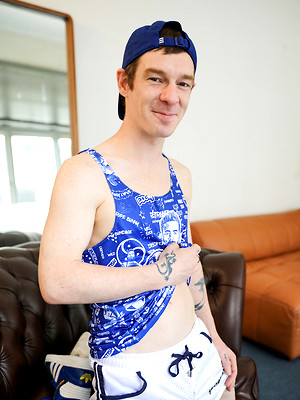 Gay sex pics with Aussie boy Cody gets horny trying on underwear
