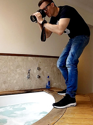 Free gay porn pics with Dylan met American porn star Billy for an afternoon in the hot tub