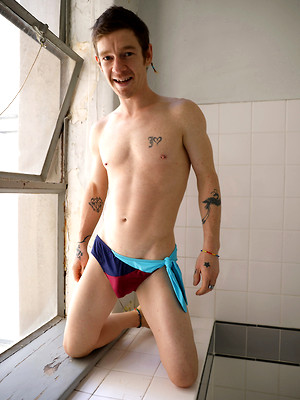 Gay sex pics with Soaping up with Aussie Cody James