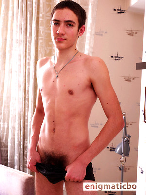 Hot twinks porn pics - Juan shows his boner