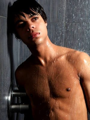 Cute uncut gay boys - Mat gets wet
