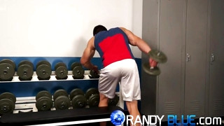 Free gay sex with Darren Ramos workingout in the Gym