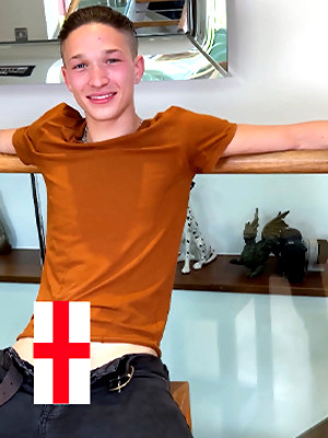 Gay boys pics - Straight Young & Ripped Stud gets Wanked Outside & his Rock Hard Uncut Cock Explodes with Cum!
