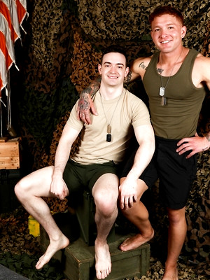 Gay sex pics with Private Cruze Takes King's Cock