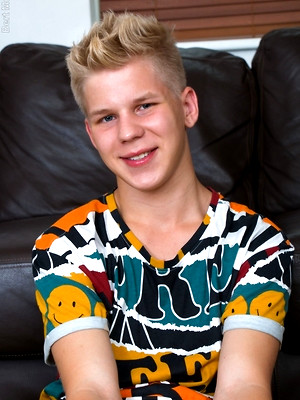 Hot twinks porn pics - Blond boy's first time on video