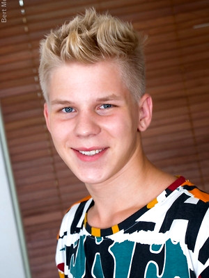 Twinks xxx pics - Blond boy's first time on video