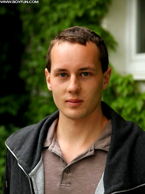 Gay boys pics - Gorgeous Tim Sitwell busts a nut outdoors.