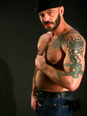 XXX gay photos of Ayre