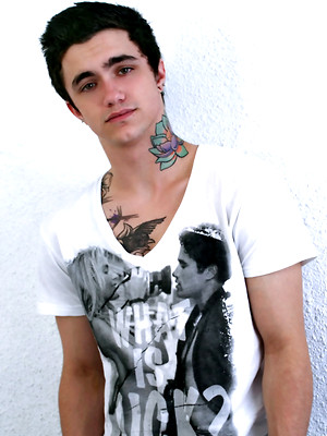 Twinks xxx pics - Jake Bass Gets a Facefull