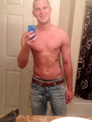 Gay male in Guy  :peep
