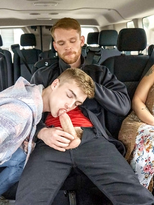 Gay porn pics Calhoun Sawyer, Tannor Reed bareback fuck