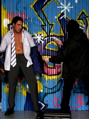 Gay male in Marcello forced to strip and masturbate by street robber