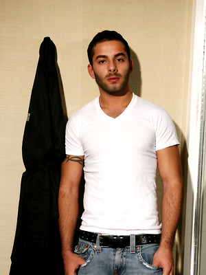 Free gay xxx pics with Jason Michaels taks shower