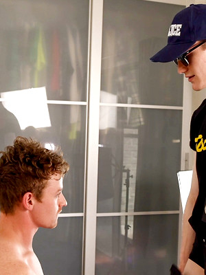Hot twinks porn pics - Kinky Kane Hardy Gets A Surprise From Cop Kingsley Kross