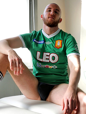 Gay sex pics with Aussie boy Dylan Anderson stripping and stroking