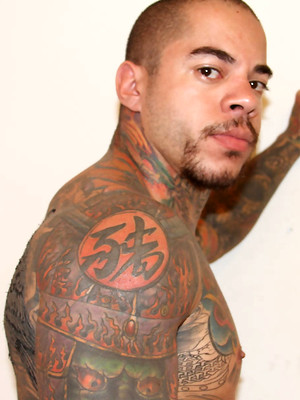 Gay sex pics with Tattooed papi Diego Castro Solo (with toys)