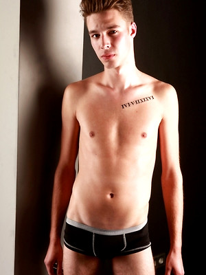 Hot twinks porn pics - Noah posing