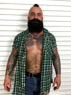 Gay male in Santi Vidal solo