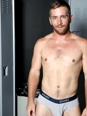 Free gay porn pics with 4110 Scott Riley solo