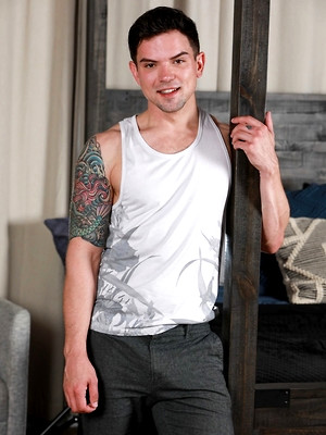 Gay sex pics with Inked gay hottie Dakota Payne screws feminine boy Alex Tate on the bed