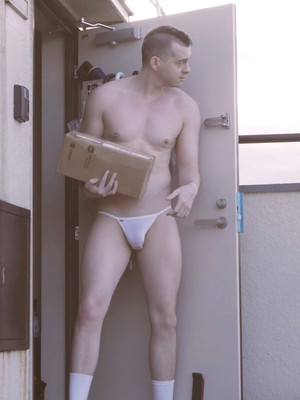 Gay pics of Axel just got a package of new Topped Toys butt plugs, time for a stretch!