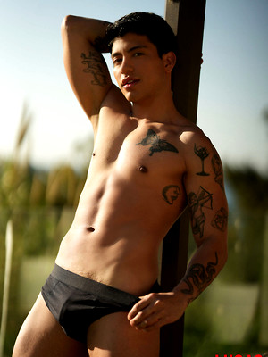 Gay pics of Alessandro Lee