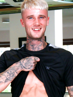 Free gay porn pics with Straight Ripped Stud Harry