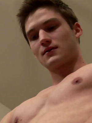 Free gay porn pics with Kipper jerking off fat cock