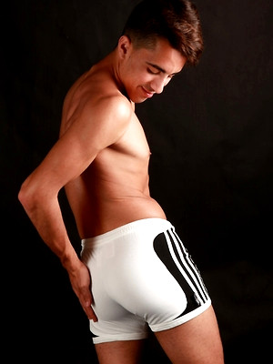 Hot boys nude photos - Sully  from spain posing nude in Hollanda