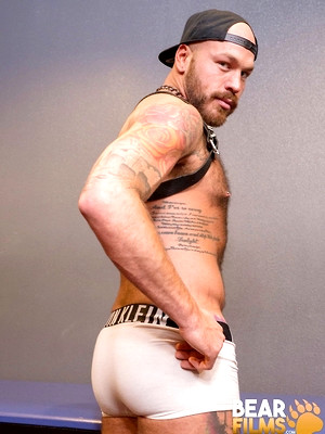 Free gay porn pics with Parker Logan