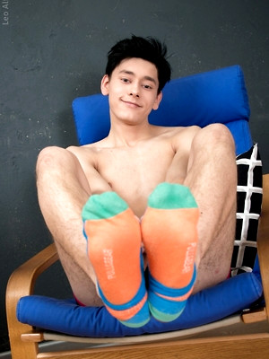 Twinks xxx pics - Pumping His Big Twink Cock