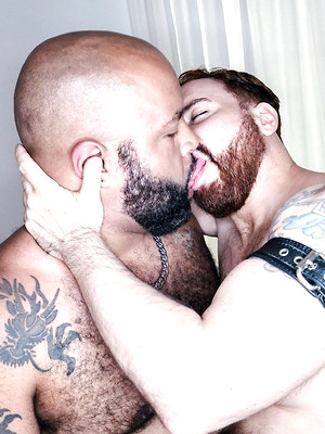 Free gay xxx pics with Sam Black and Brooklyn Bear