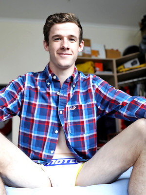 Gay sex pics with Getting my cute mate Brad Hunter off