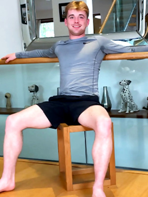 XXX gay photos of Straight Young Boxer Shows off his Ripped Body & Ass